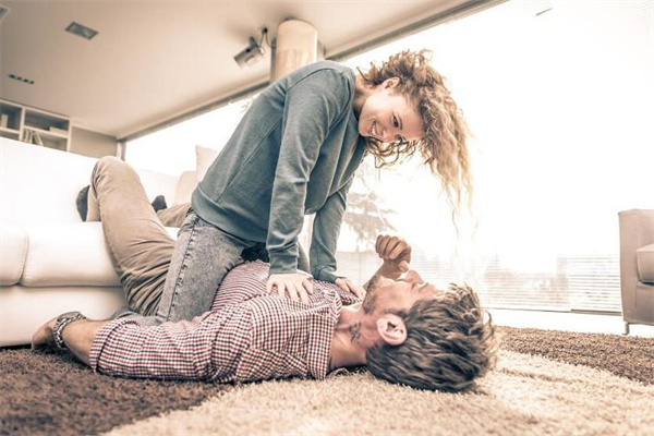 夢見女朋友和別人上床什麼寓意_周公解夢