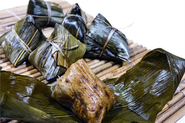 夢見和別人一起吃粽子_周公解夢