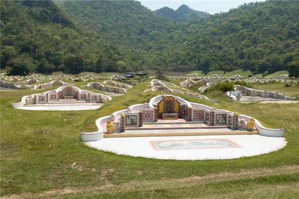 夢見墳地_周公解夢