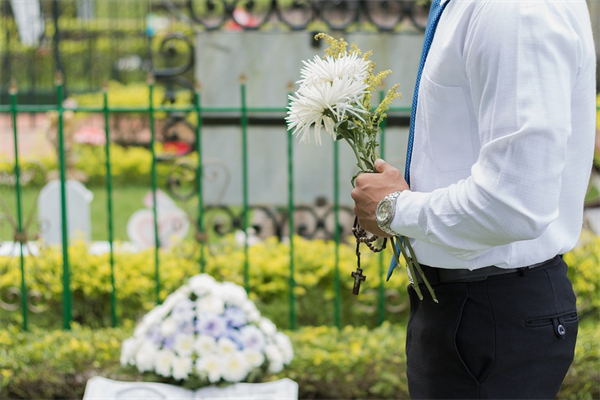 夢到拜死人是好事還是壞事_周公解夢