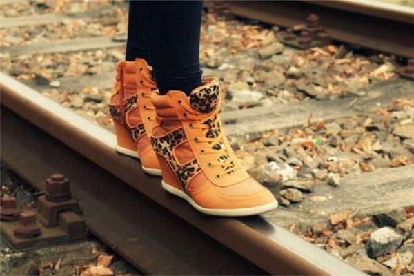 夢見鞋子是什麼意思_周公解夢