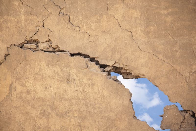 夢見一面牆倒塌掉一半_周公解夢