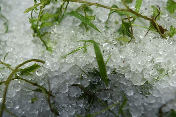 夢見下冰雹_周公解夢