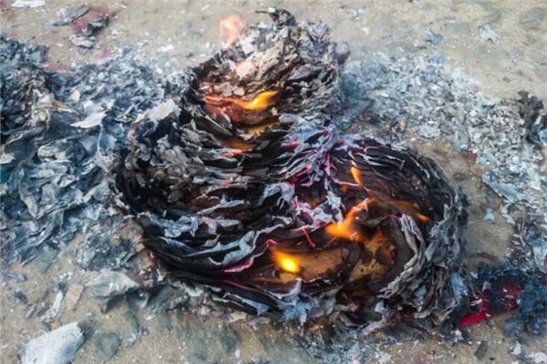 夢見給死去的親人錢_周公解夢