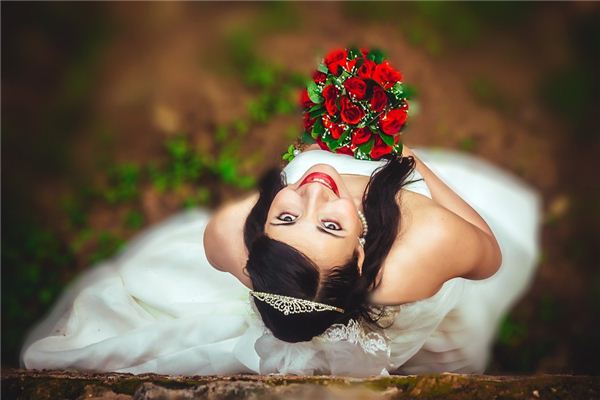 夢見自己嫁給死人_周公解夢