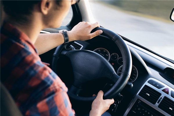 夢見自已開車是咋回事_周公解夢