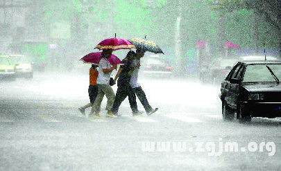 夢見大暴雨