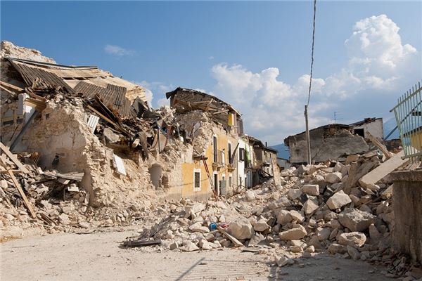 女人夢見地震自己安全_周公解夢