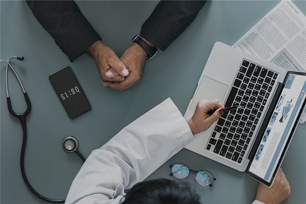 夢見和醫生交談_周公解夢