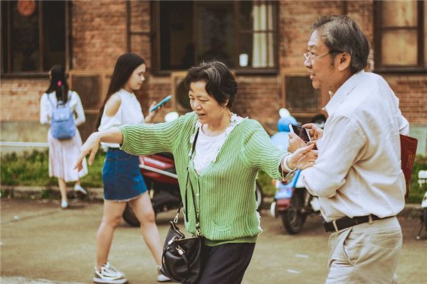 夢到了兩女一男有什麼徵兆_周公解夢