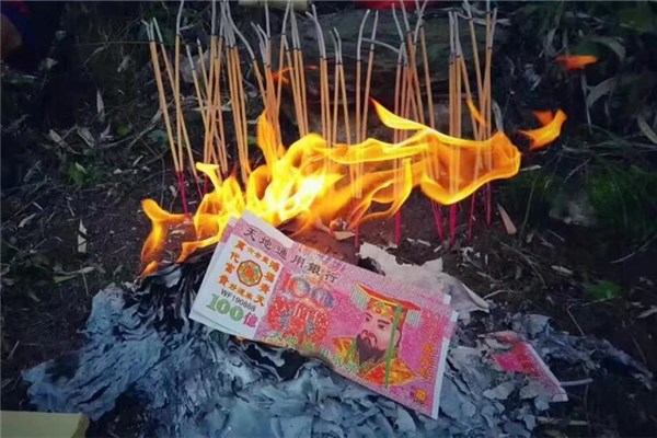 夢見冪幣的預兆_周公解夢