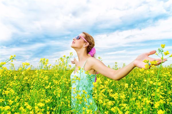 屬狗女人的脾氣性格_十二生肖