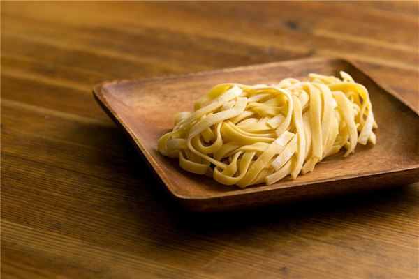 夢見和別人一起吃麵條_周公解夢