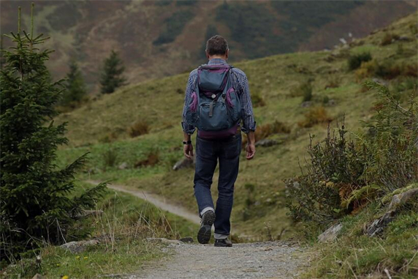夢到了翻山是什麼預兆_周公解夢