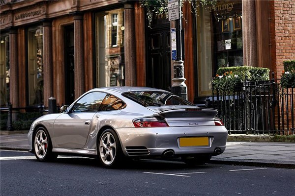 夢到了汽車掉進水裡怎麼回事_周公解夢