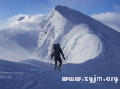 夢見攀登雪山