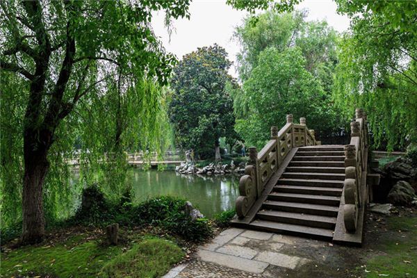 夢見公園：美麗熱鬧則吉，髒亂冷清則凶_周公解夢