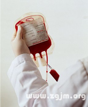 夢見別人給自己輸血