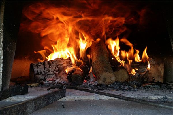 夢見爐火通紅_周公解夢