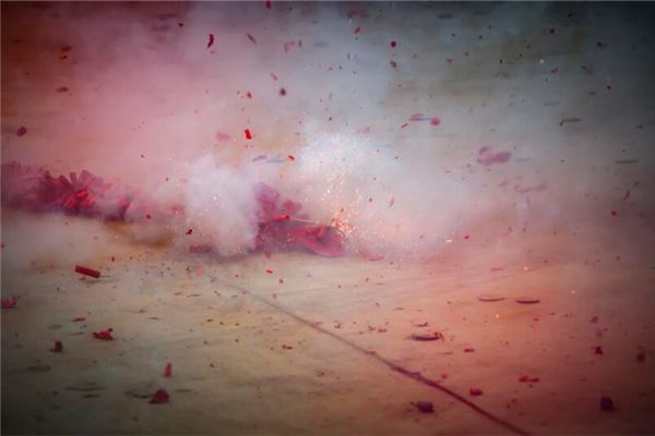 女人夢見鞭炮聲_周公解夢