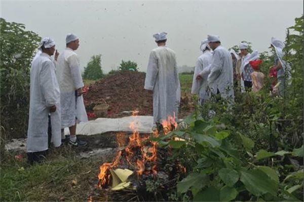 夢見死人出殯_周公解夢