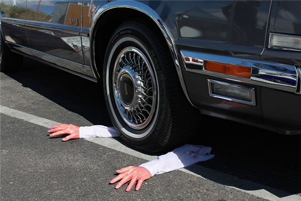 夢見開車撞人，現實會不會成真？_周公解夢