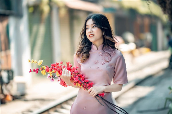 夢到了粉紅衣服代表著什麼_周公解夢
