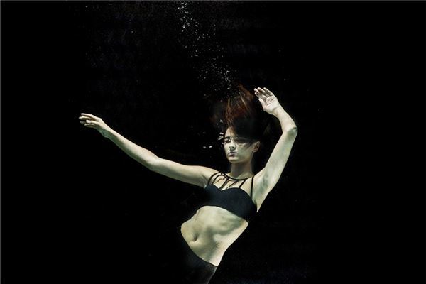 夢見媽媽淹死了是凶兆還是吉兆_周公解夢