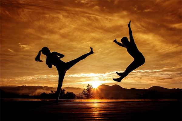 夢到被人打_周公解夢