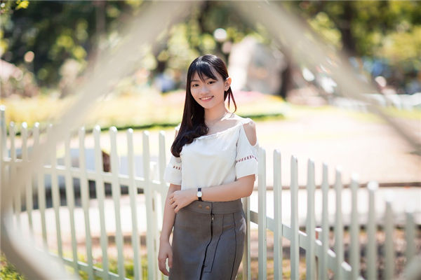 屬狗女人出生年份和性格_十二生肖
