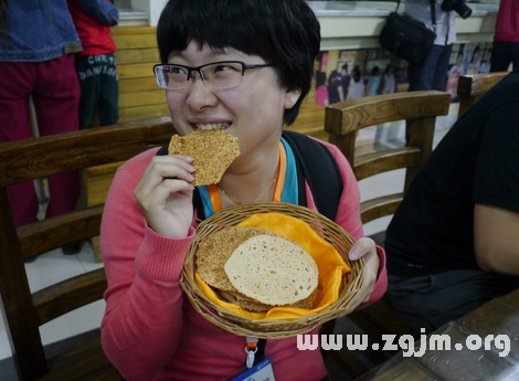 夢見吃大餅