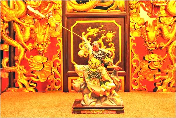 夢見一隻黑色大鳥是什麼意思？_周公解夢官網