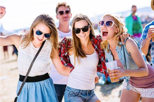 夢見大笑是啥預兆_周公解夢