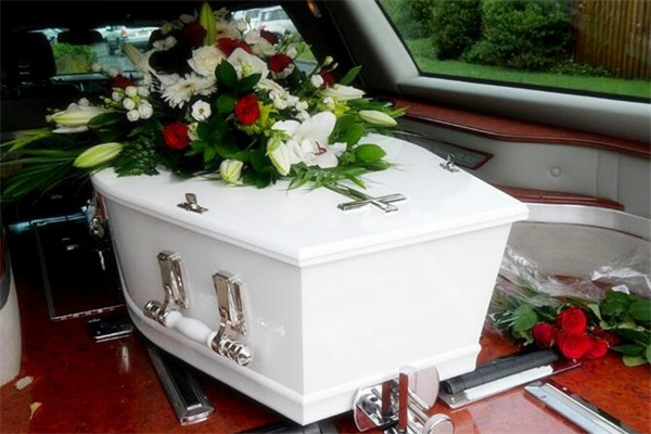 夢到棺材在水中有什麼預示嗎_周公解夢