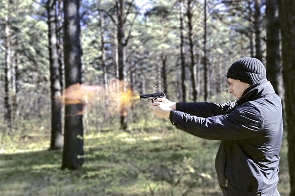 夢到別人背後射殺我是啥意思_周公解夢