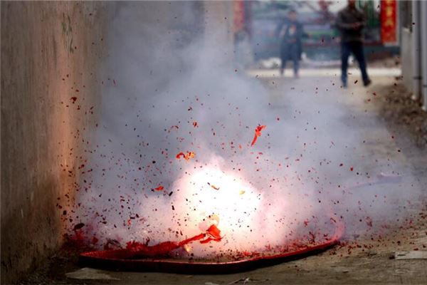 女人夢見放鞭炮_周公解夢