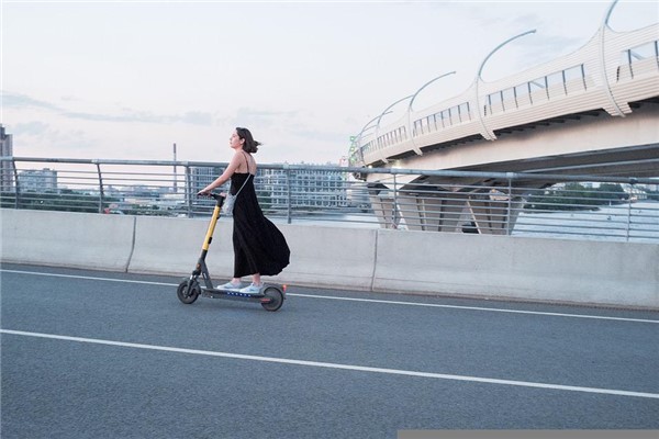 夢見開電動車有什麼意思_周公解夢