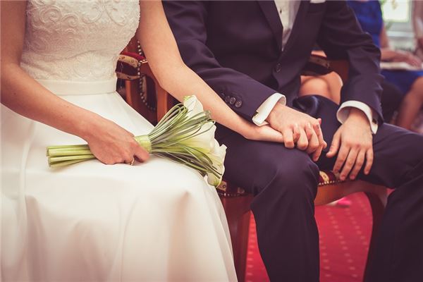 已婚者夢見跟別人結婚_周公解夢