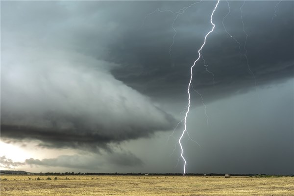 夢見遭雷劈好不好_周公解夢