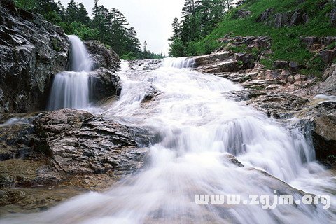 夢見河水