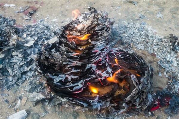 夢到給死人燒紙_周公解夢