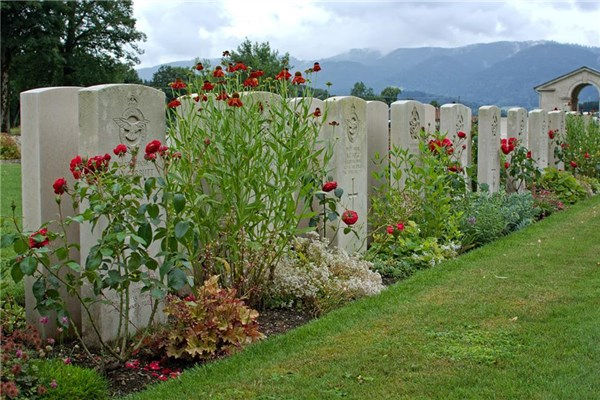 夢到了好多墳地是吉兆嗎?_周公解夢