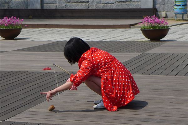 夢到紅衣小女孩是什麼徵兆_周公解夢