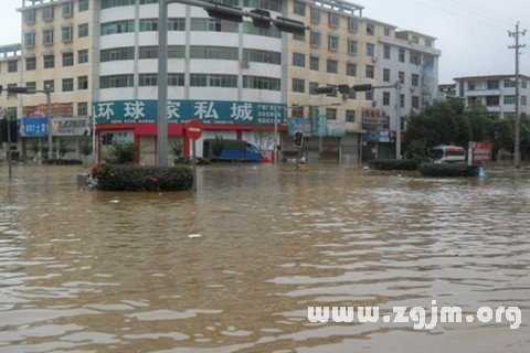 夢見漲洪水