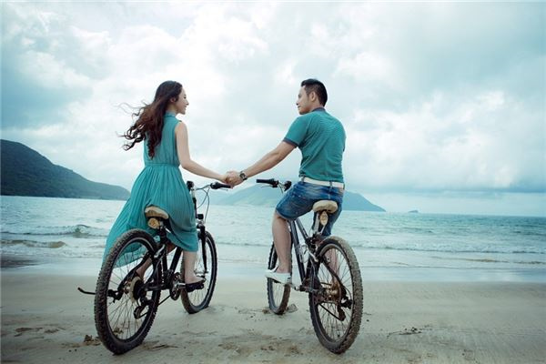 夢到和異性接觸怎么說_周公解夢