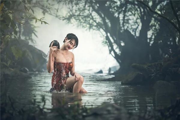 夢見洗澡突然來人了_周公解夢