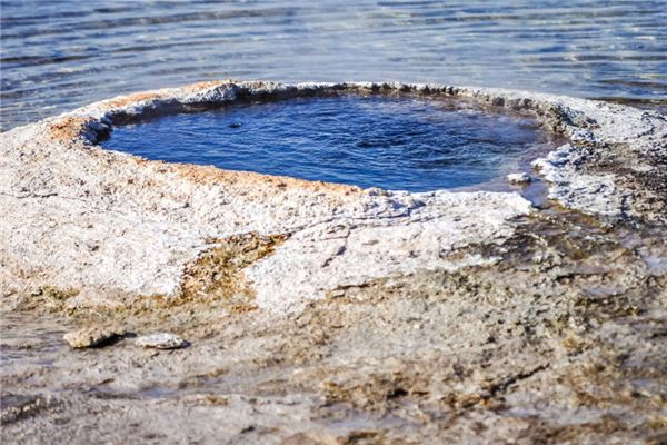 夢見掉進糞坑_周公解夢