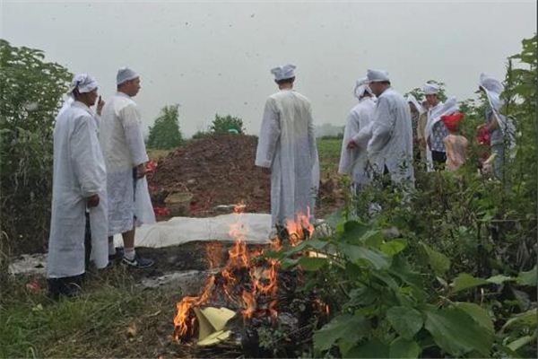 孕婦夢到土墳_周公解夢