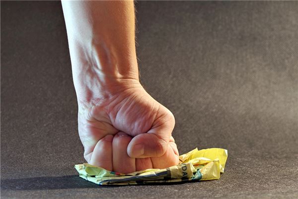 夢到了丈夫打人有何寓意_周公解夢