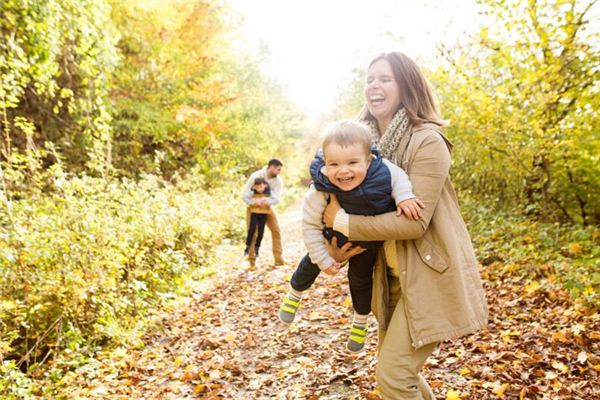 夢見抱別人的嬰兒_周公解夢